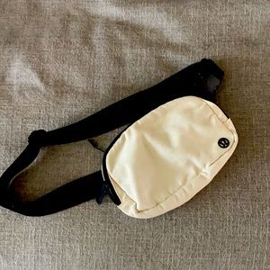 Lululemon Everywhere Belt Bag
